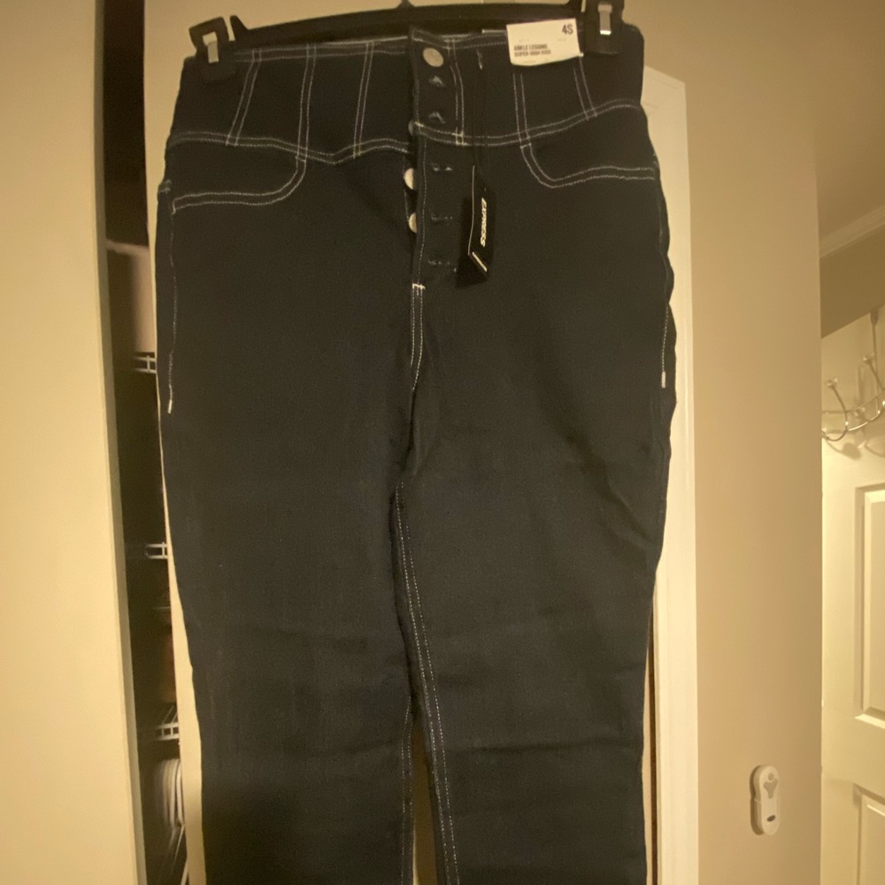 NWT Express Jeans High Waisted size 4 short length